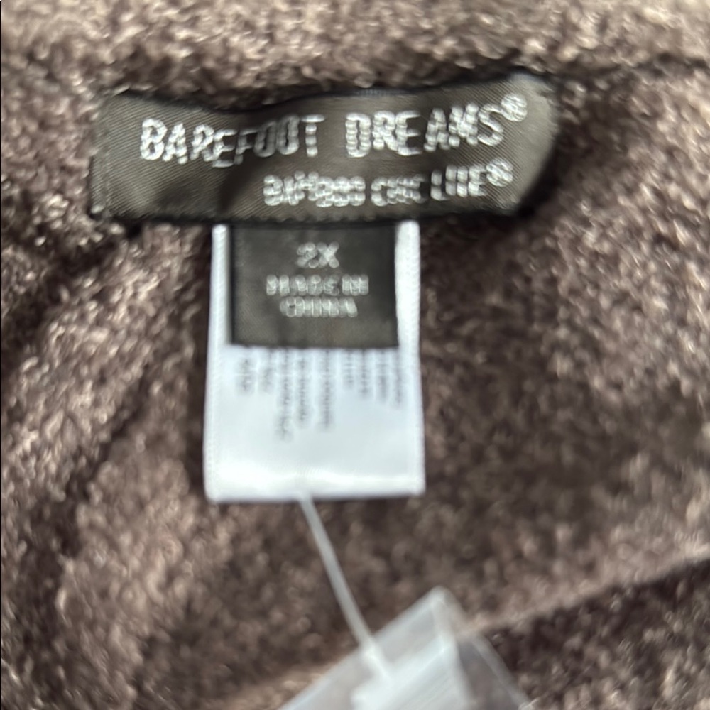 Barefoot Dreams bamboo chique lite wide leg lounge pants.